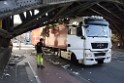 LKW blieb unter Bruecke haengen Koeln Deutz Opladenerstr Deutz Muelheimerstr P099